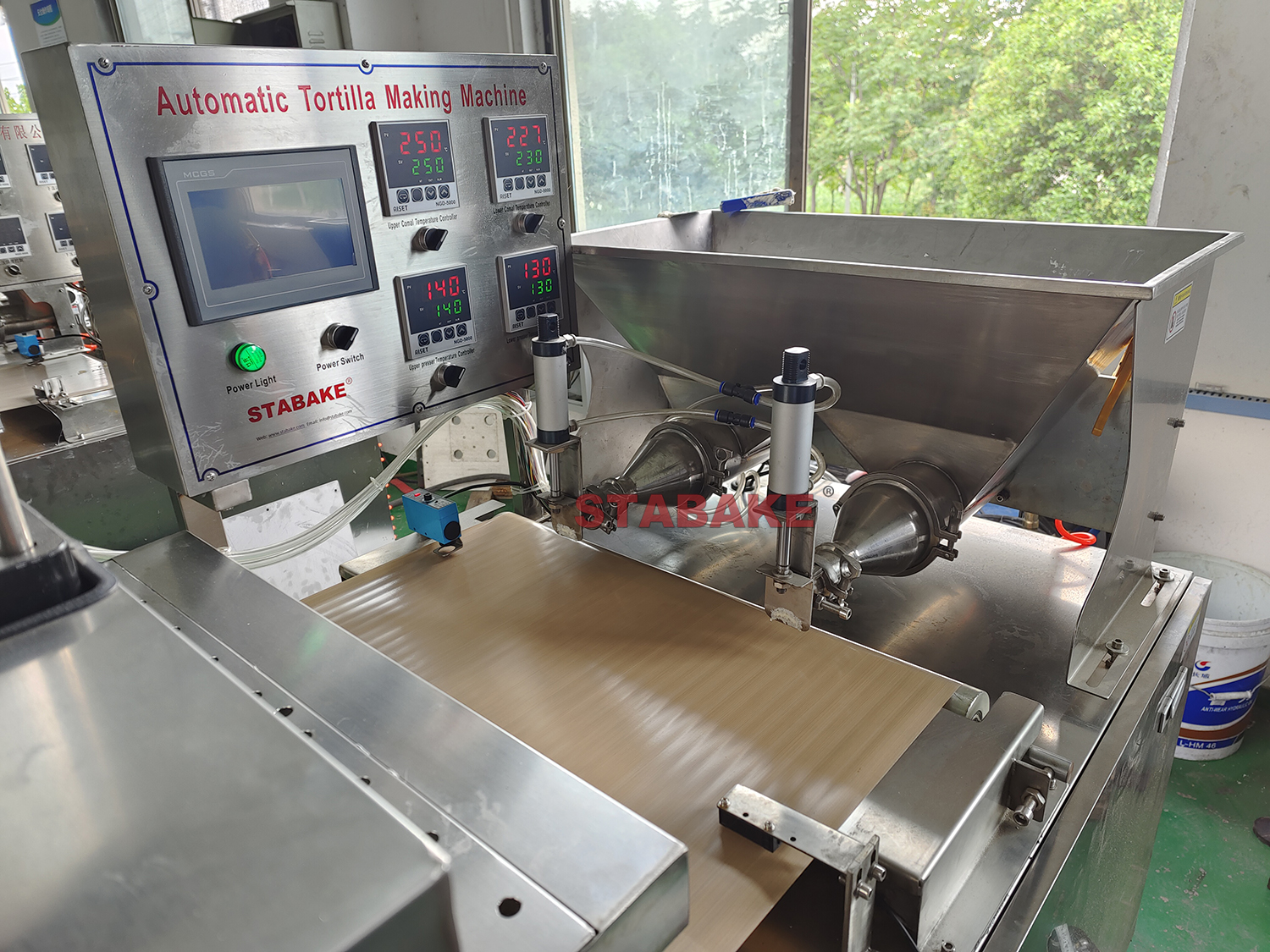 3.High precision Dough cutting system.jpg